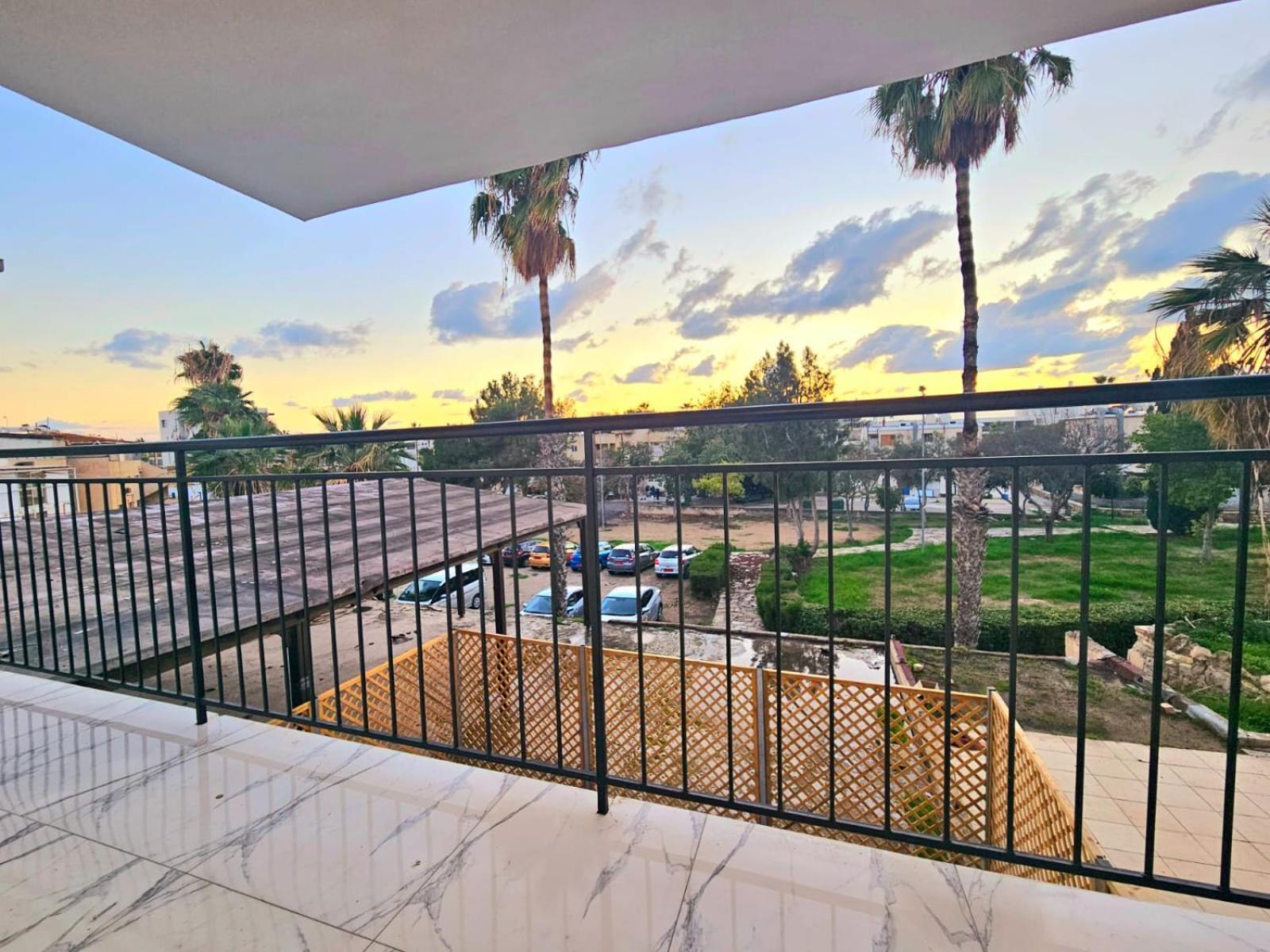 1Bd Beach Apartment Paphos Exterior photo